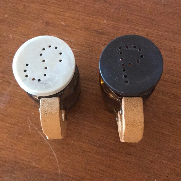 Wonder wall salt and pepper shaker set - Picture 2 of 7